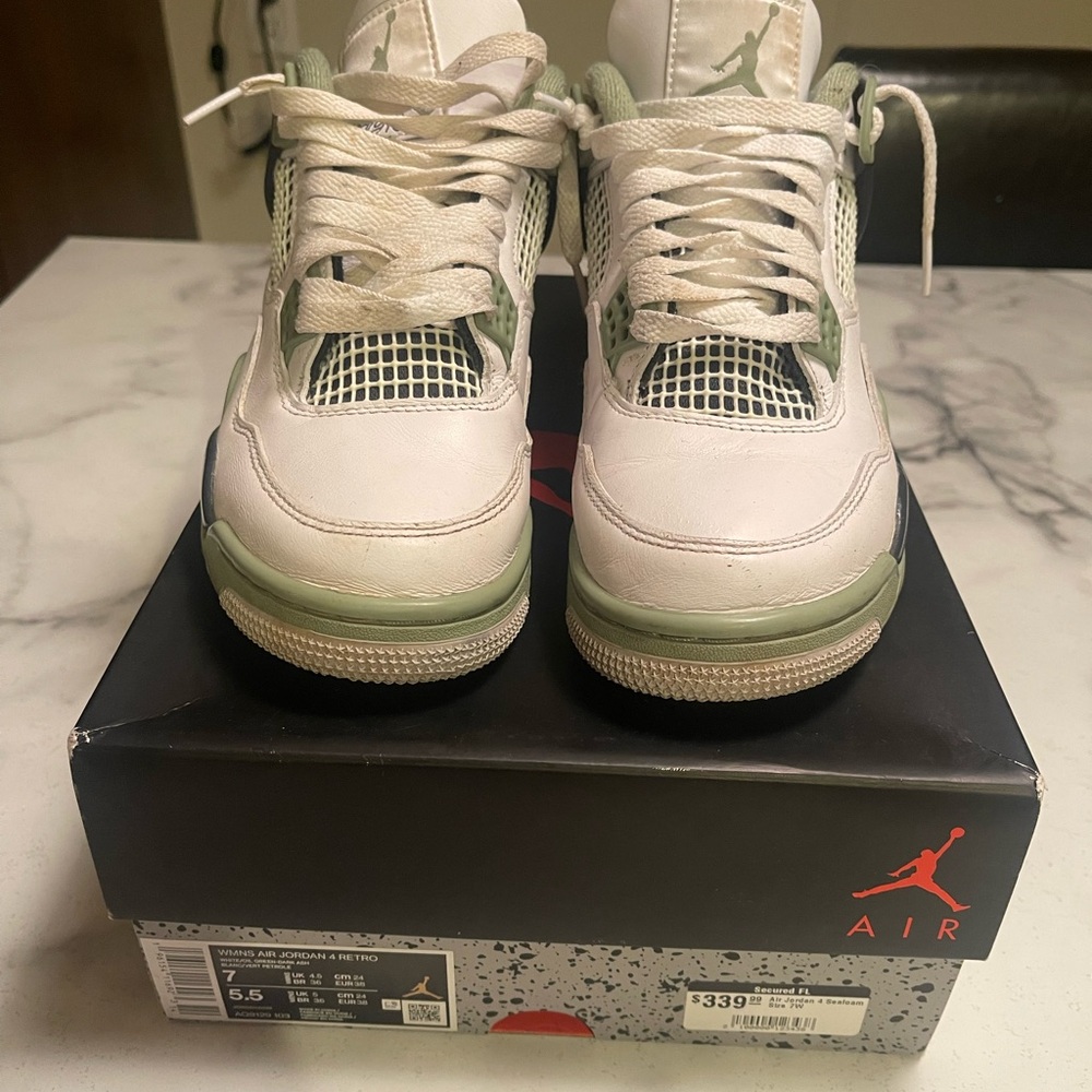 Jordan Air 4 Retro Sneakers - White and Gray
